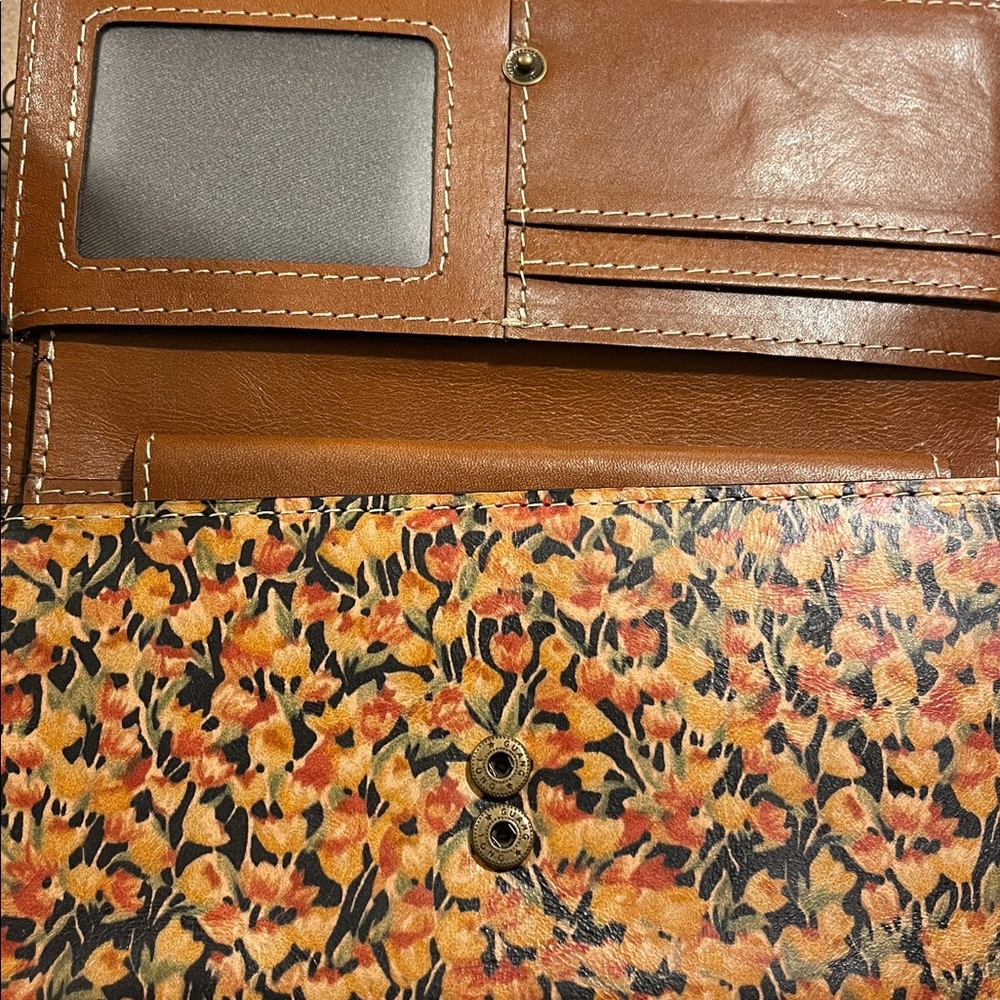 NWOT Patricia Nash wallet - Picture 5 of 5